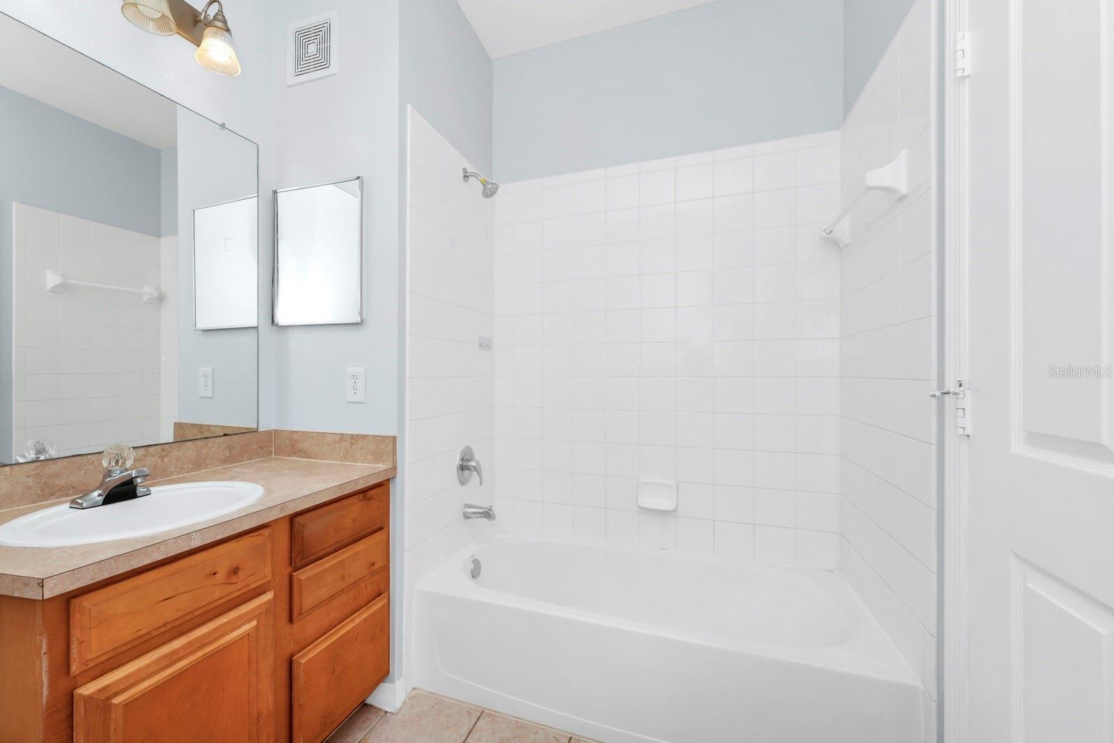 Image 26 of 37 For 6157 Metrowest Boulevard 106