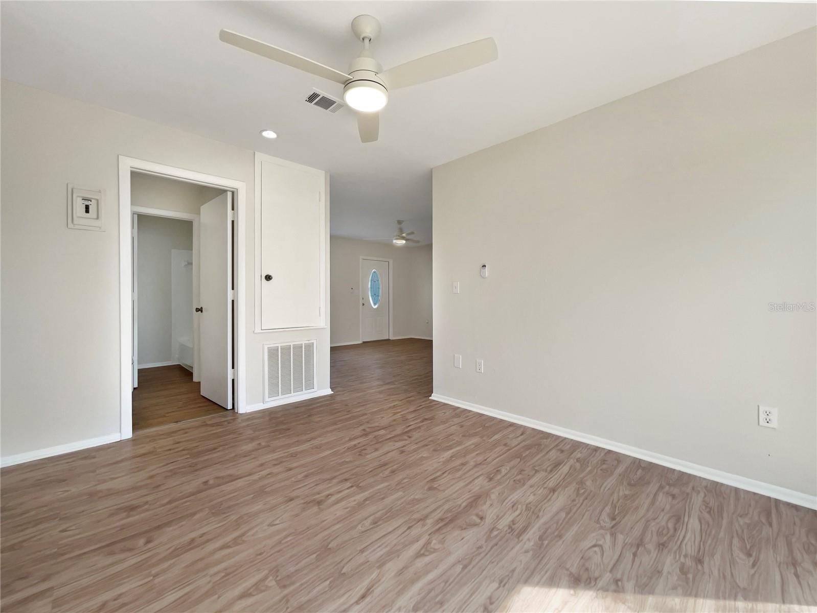 Image 11 of 21 For 8381 Chelsea Court