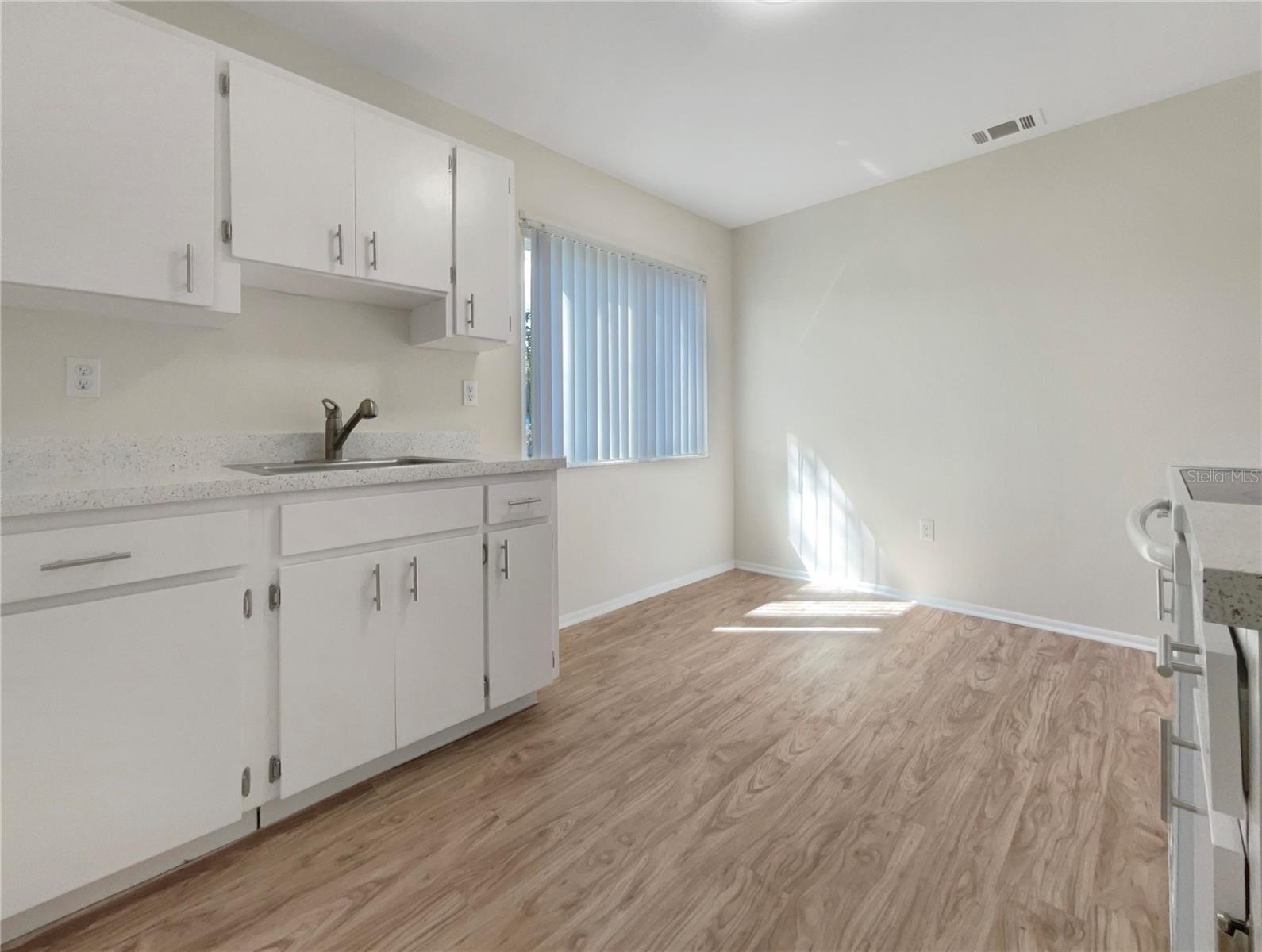 Image 18 of 21 For 8381 Chelsea Court