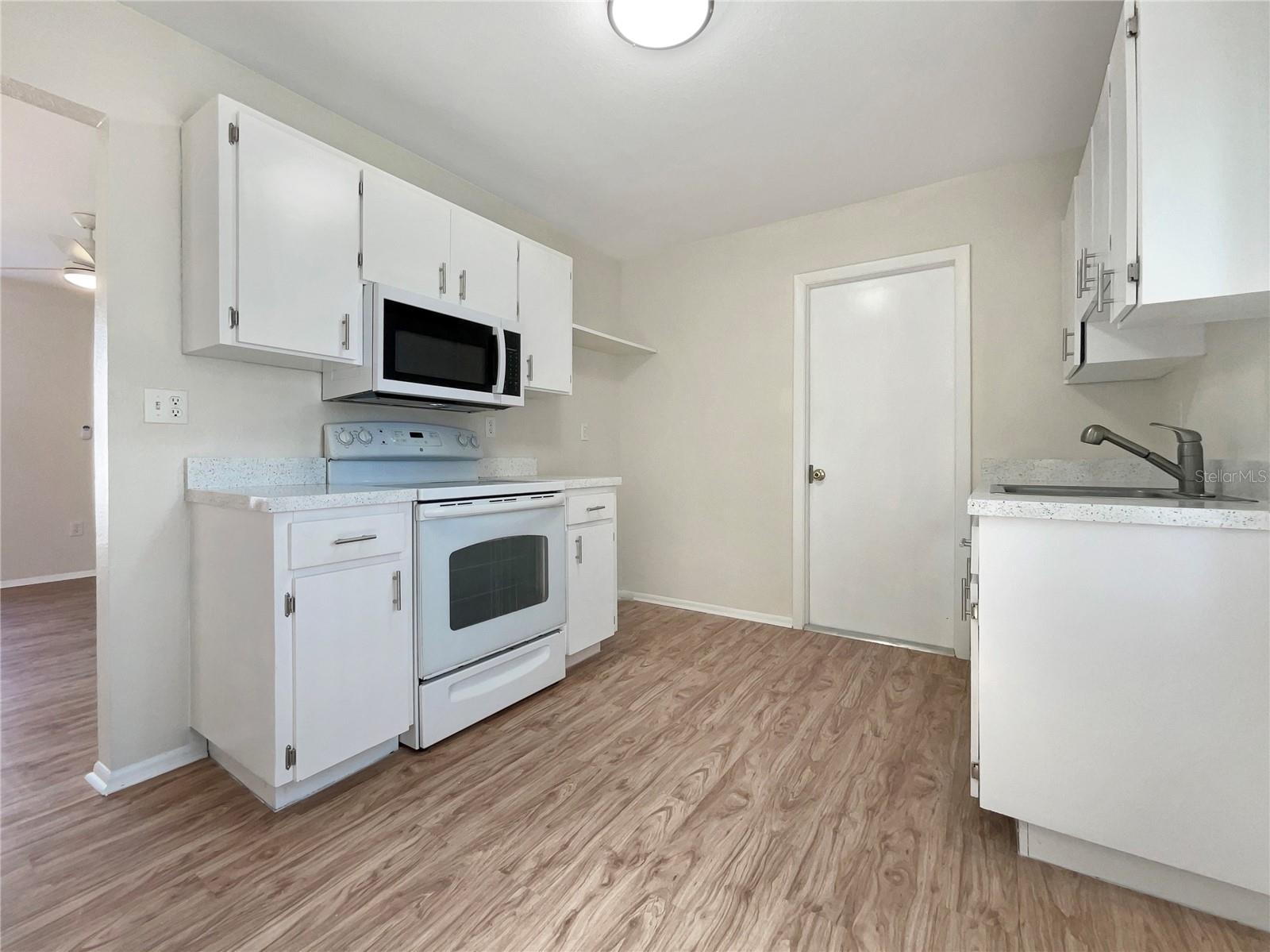 Image 6 of 21 For 8381 Chelsea Court