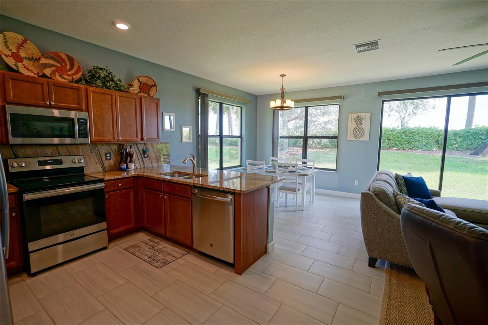 Image 10 of 63 For 9869 Villa Circle