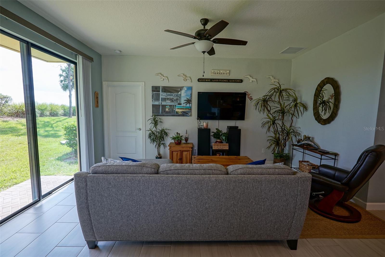 Image 16 of 63 For 9869 Villa Circle