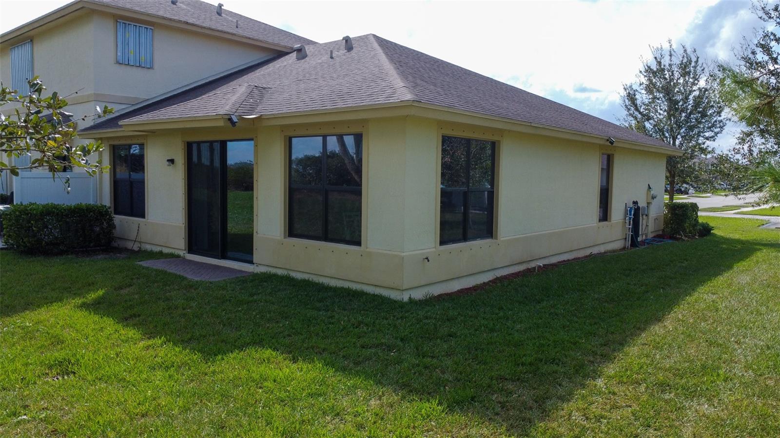 Image 41 of 63 For 9869 Villa Circle