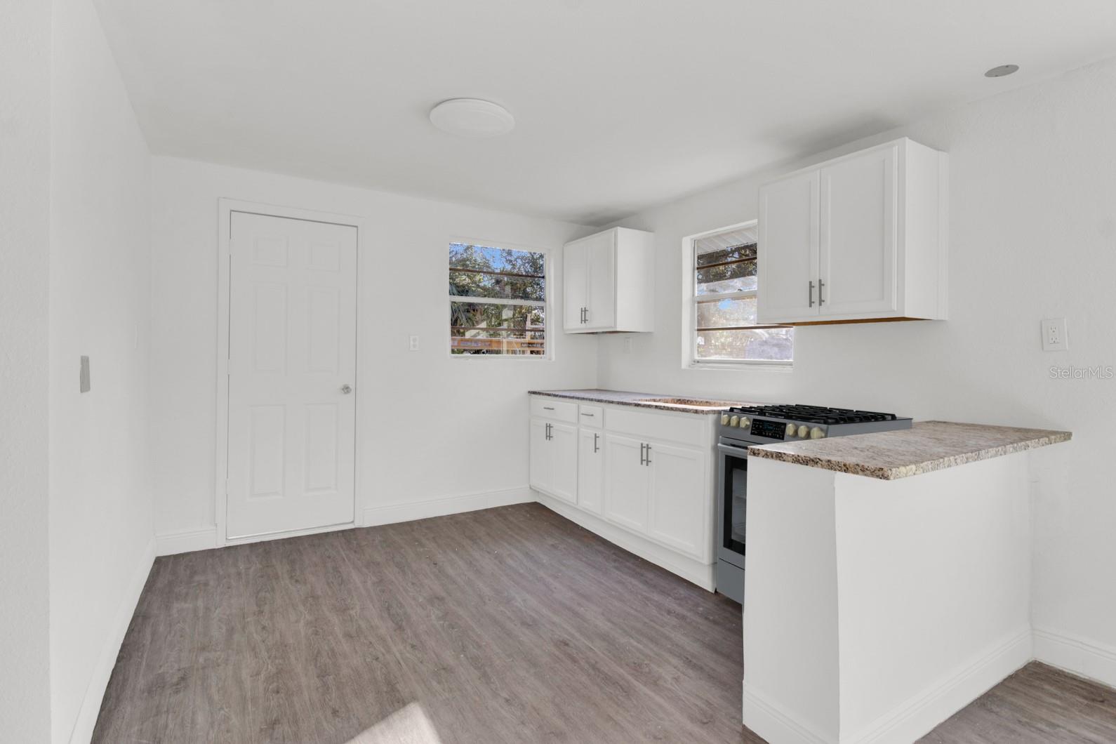Image 10 of 13 For 841 Vernon Street