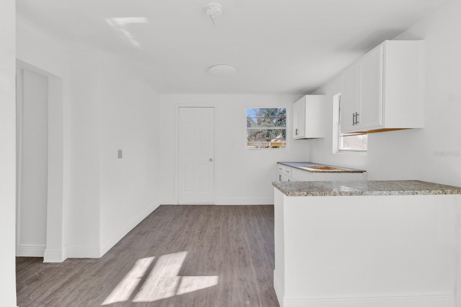 Image 11 of 13 For 841 Vernon Street