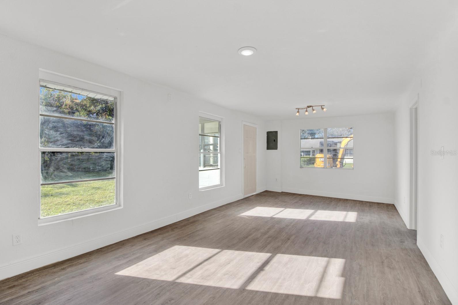 Image 12 of 13 For 841 Vernon Street