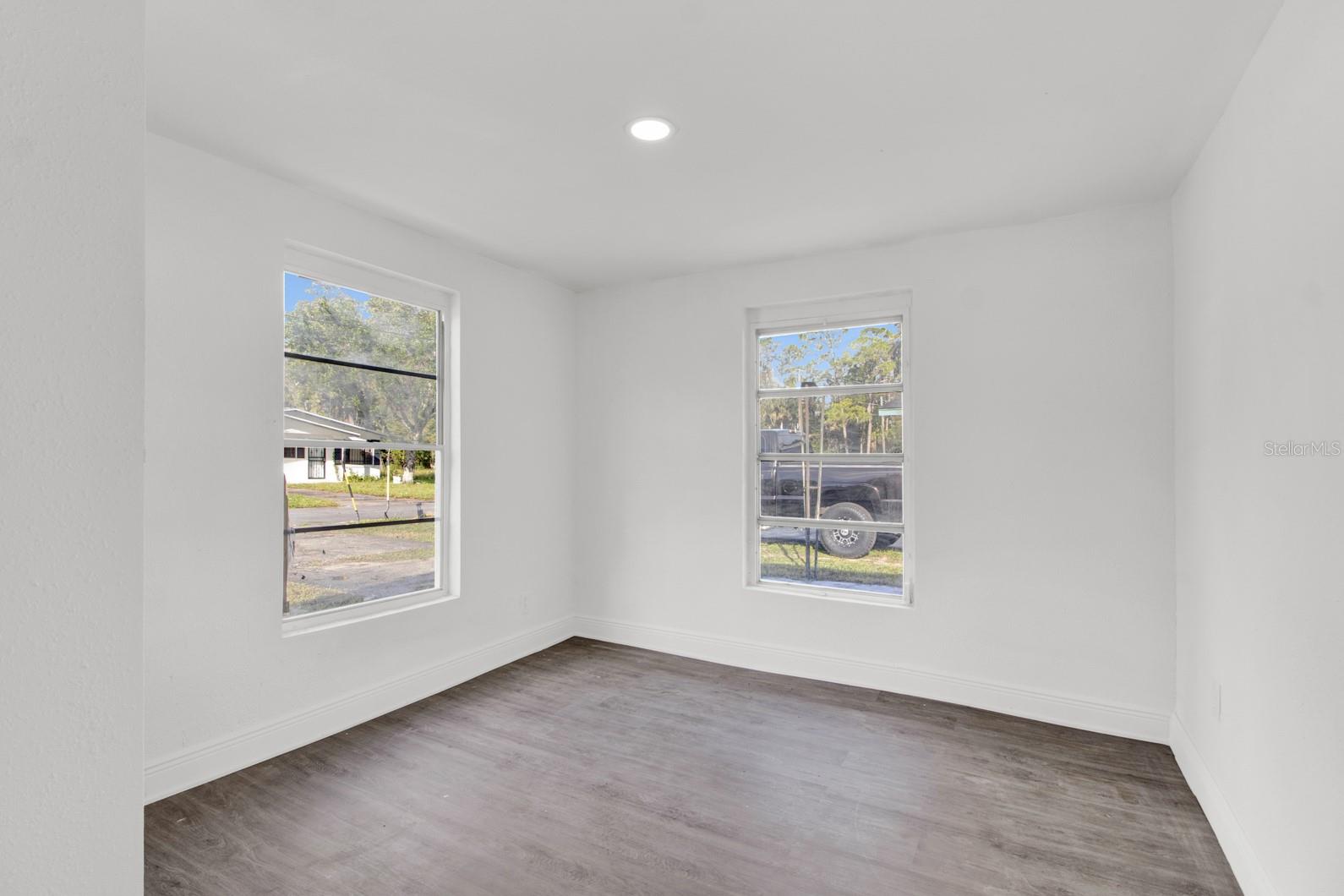 Image 3 of 13 For 841 Vernon Street