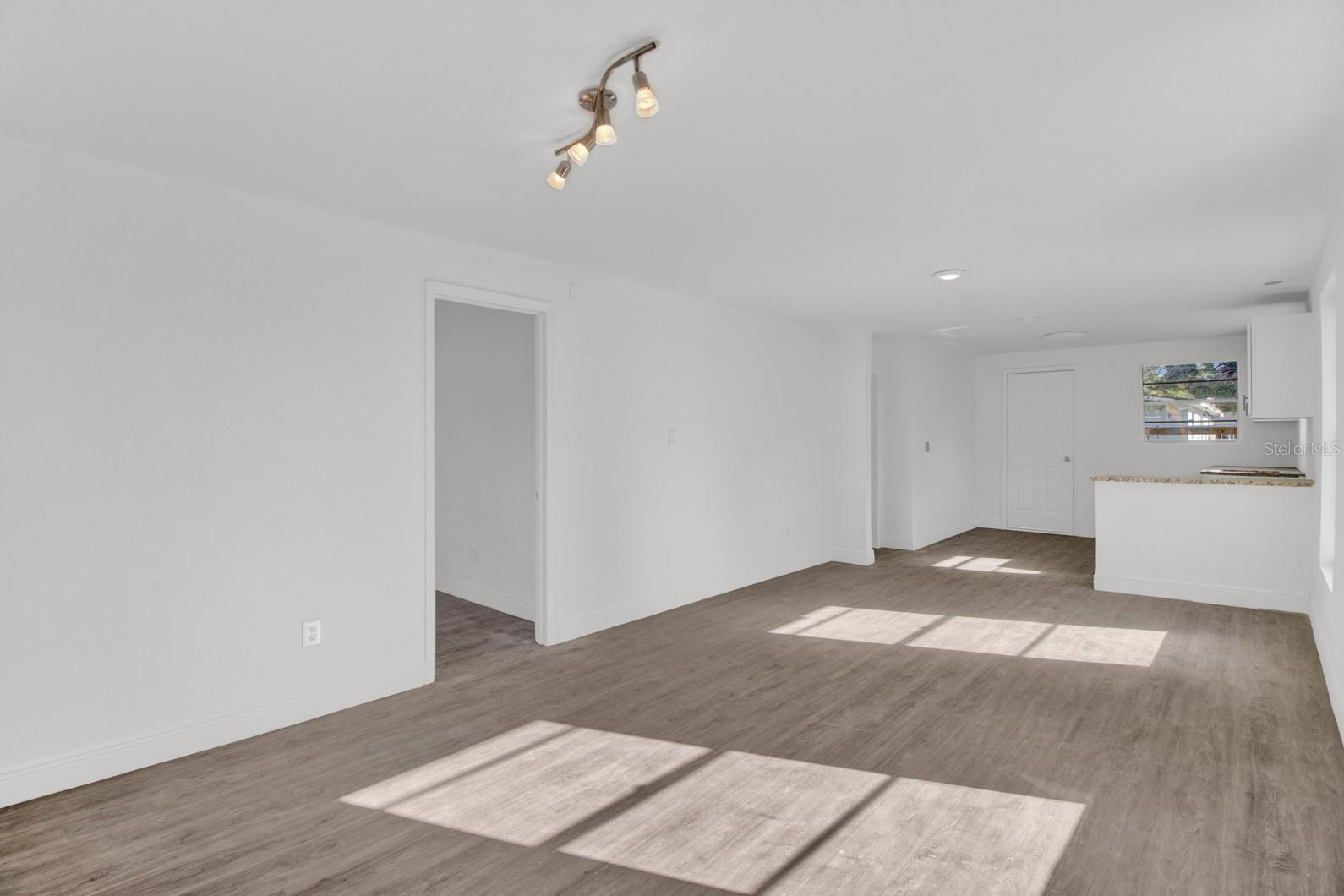 Image 6 of 13 For 841 Vernon Street