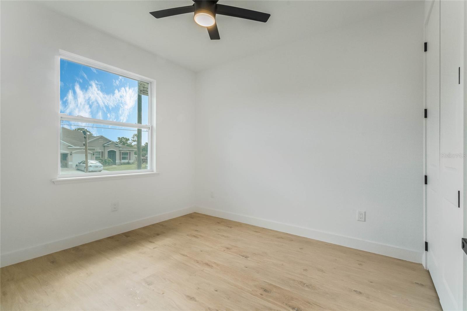 Image 11 of 30 For 521 Garbelmann Street Sw