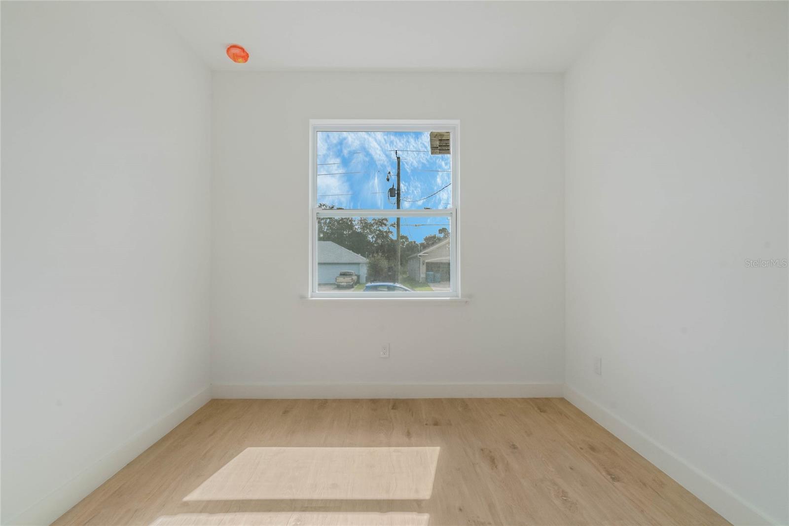 Image 13 of 30 For 521 Garbelmann Street Sw