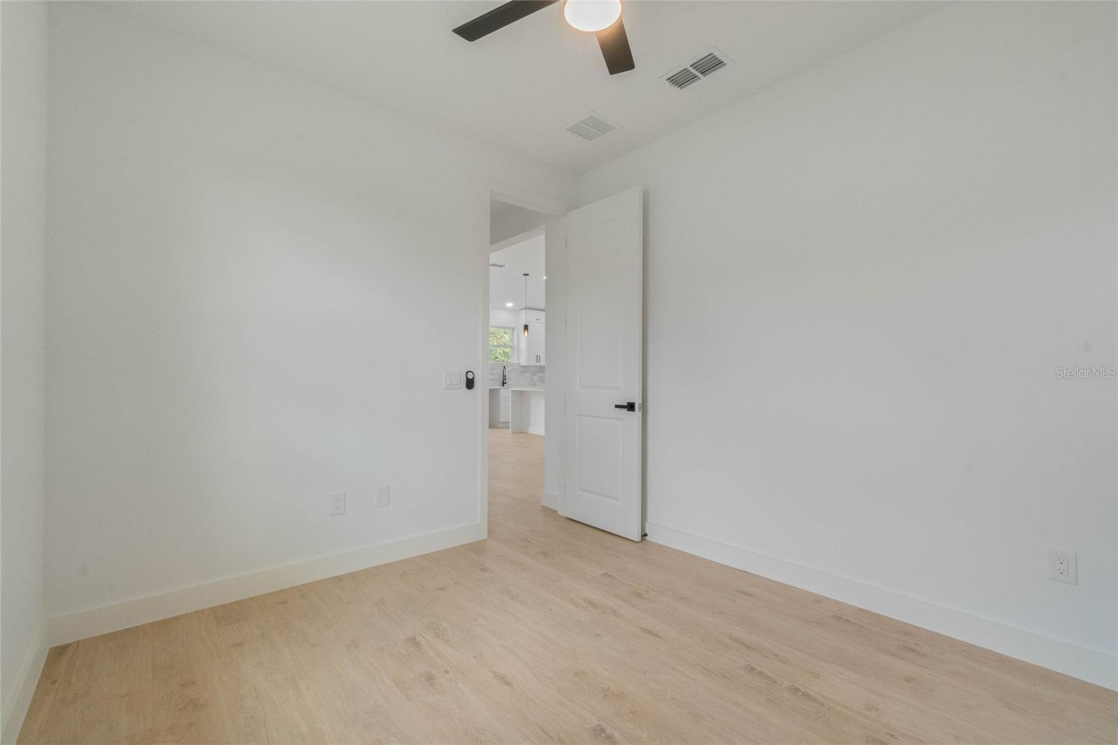 Image 15 of 30 For 521 Garbelmann Street Sw