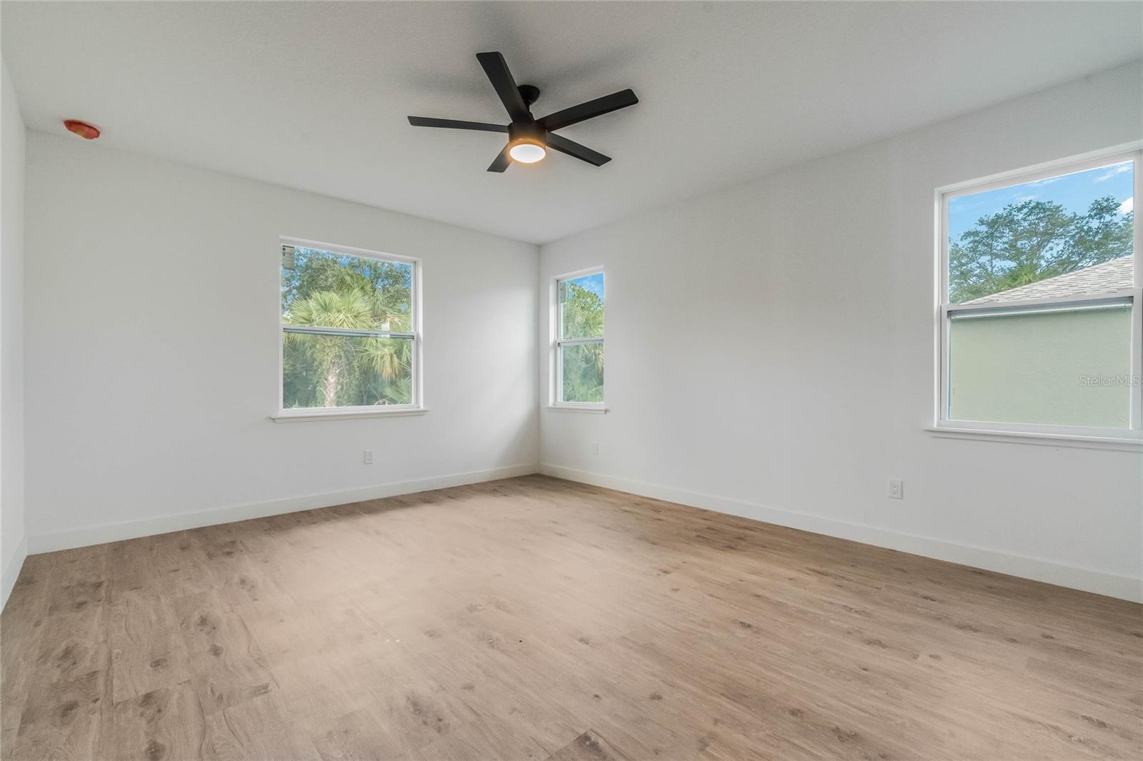 Image 22 of 30 For 521 Garbelmann Street Sw