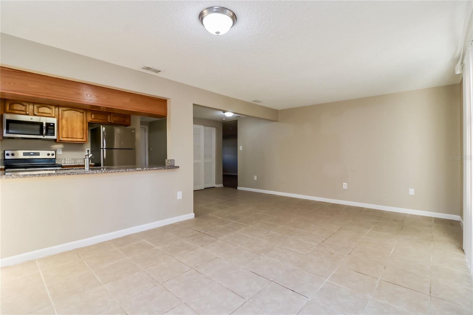 Listing photo id 4 for 8653 Sabal Way