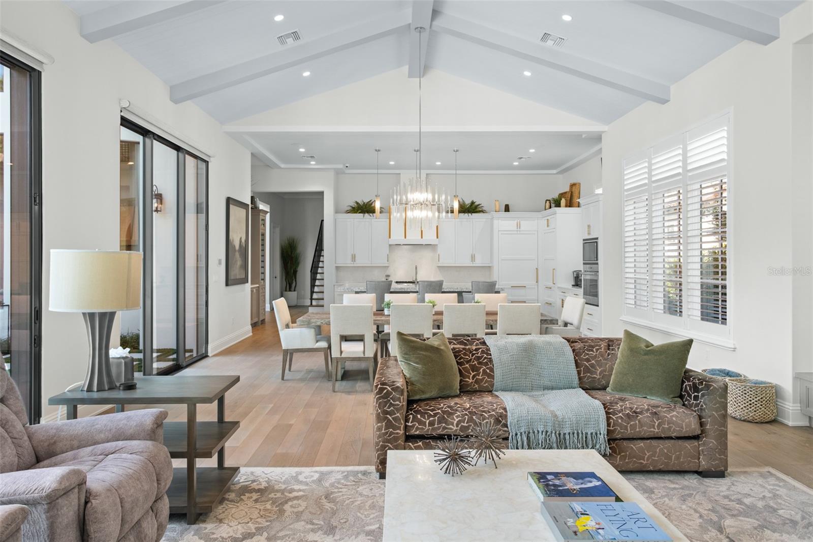 Image 14 of 56 For 10331 Los Feliz Drive