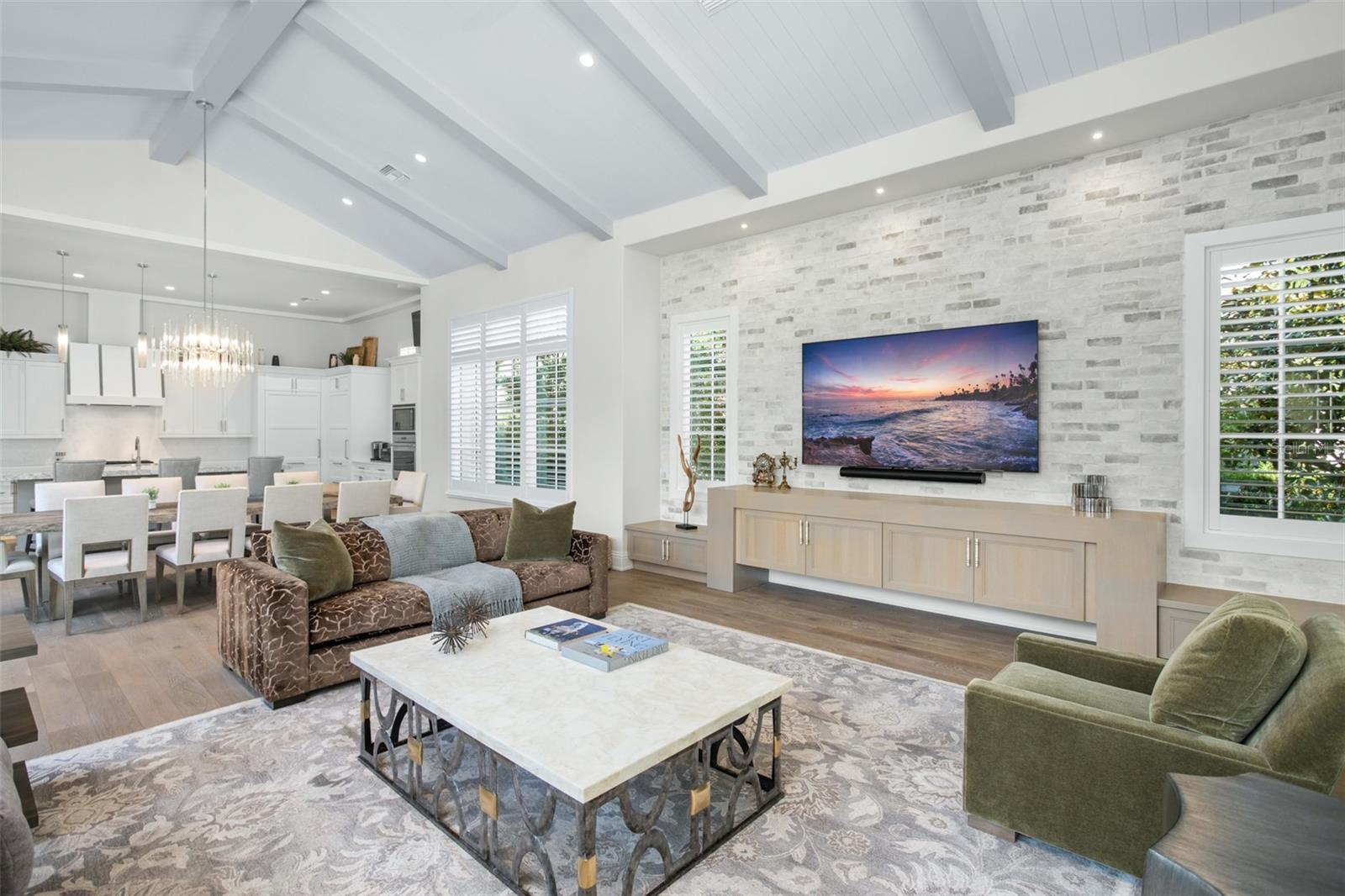 Image 15 of 56 For 10331 Los Feliz Drive