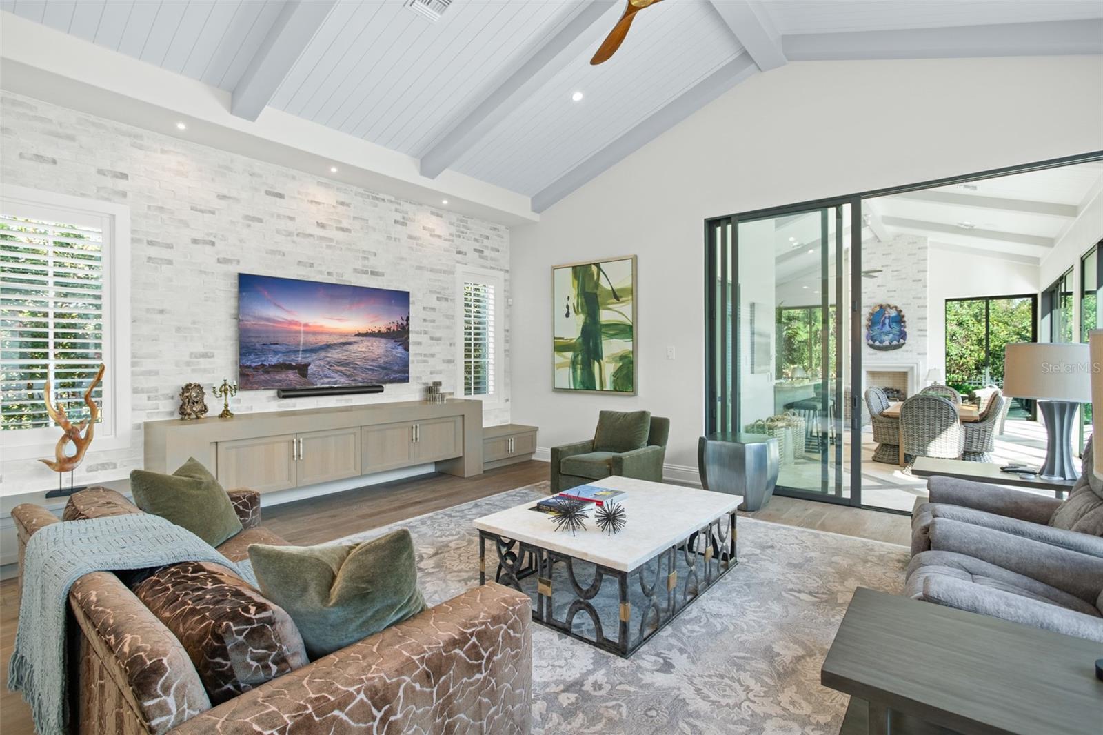 Image 16 of 56 For 10331 Los Feliz Drive