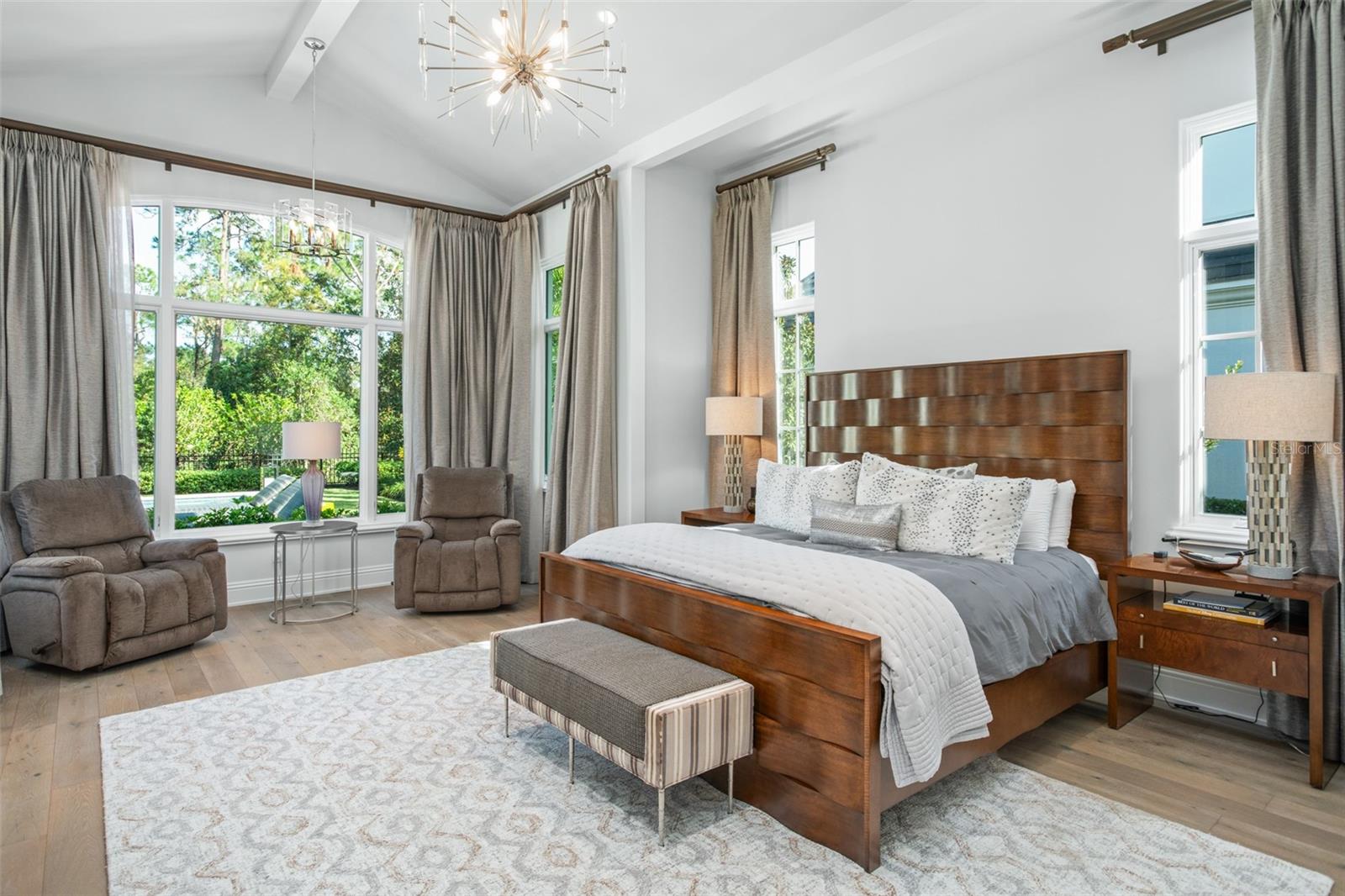 Image 17 of 56 For 10331 Los Feliz Drive