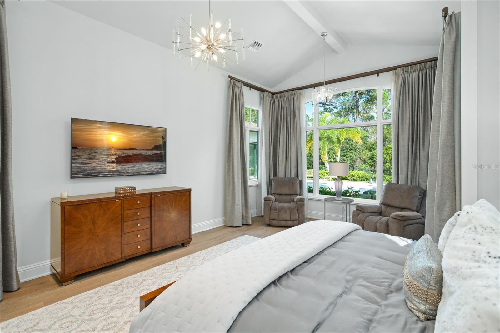 Image 18 of 56 For 10331 Los Feliz Drive