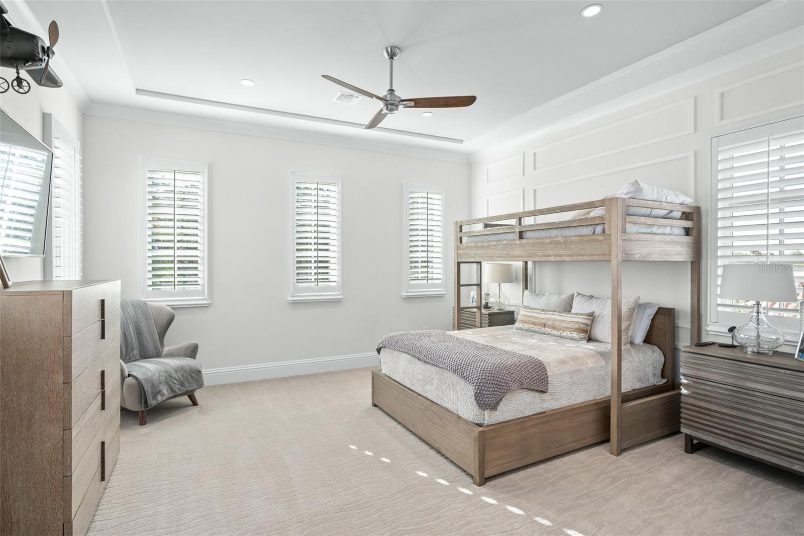 Image 36 of 56 For 10331 Los Feliz Drive