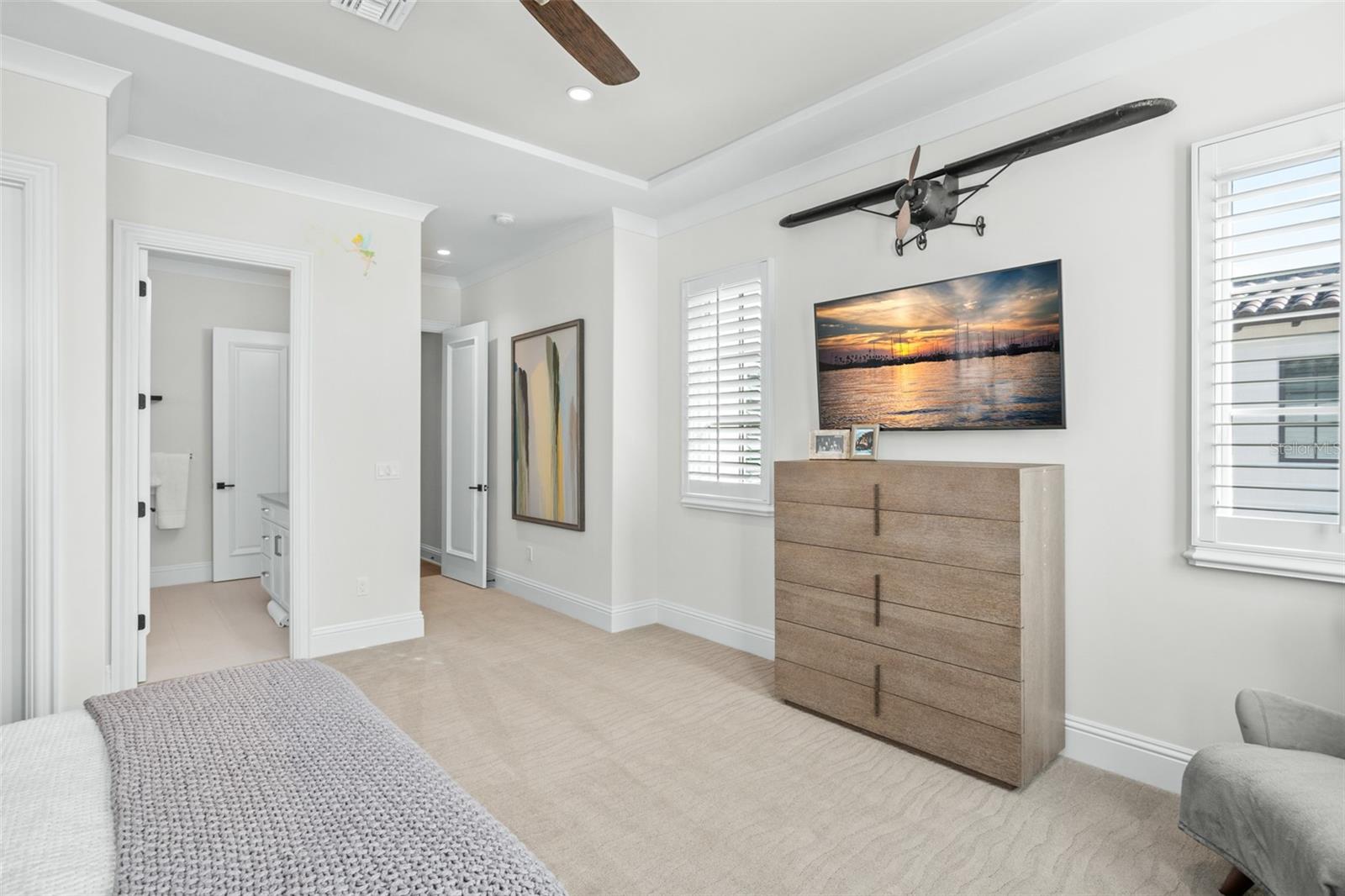 Image 37 of 56 For 10331 Los Feliz Drive