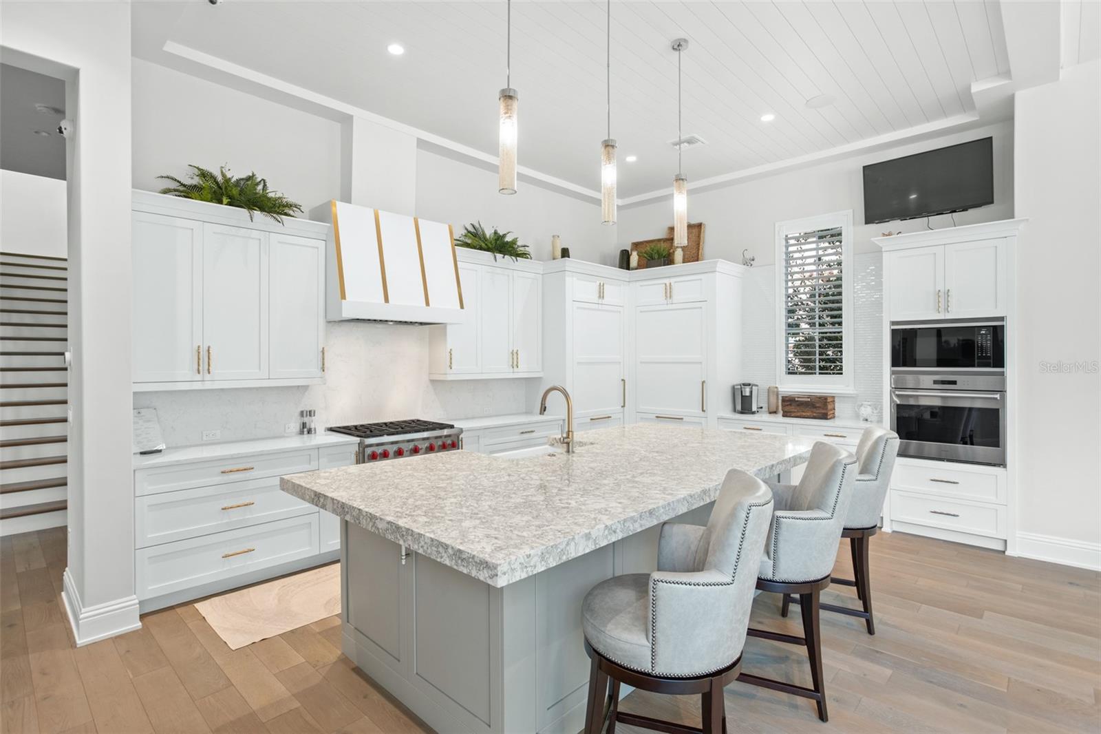 Image 7 of 56 For 10331 Los Feliz Drive