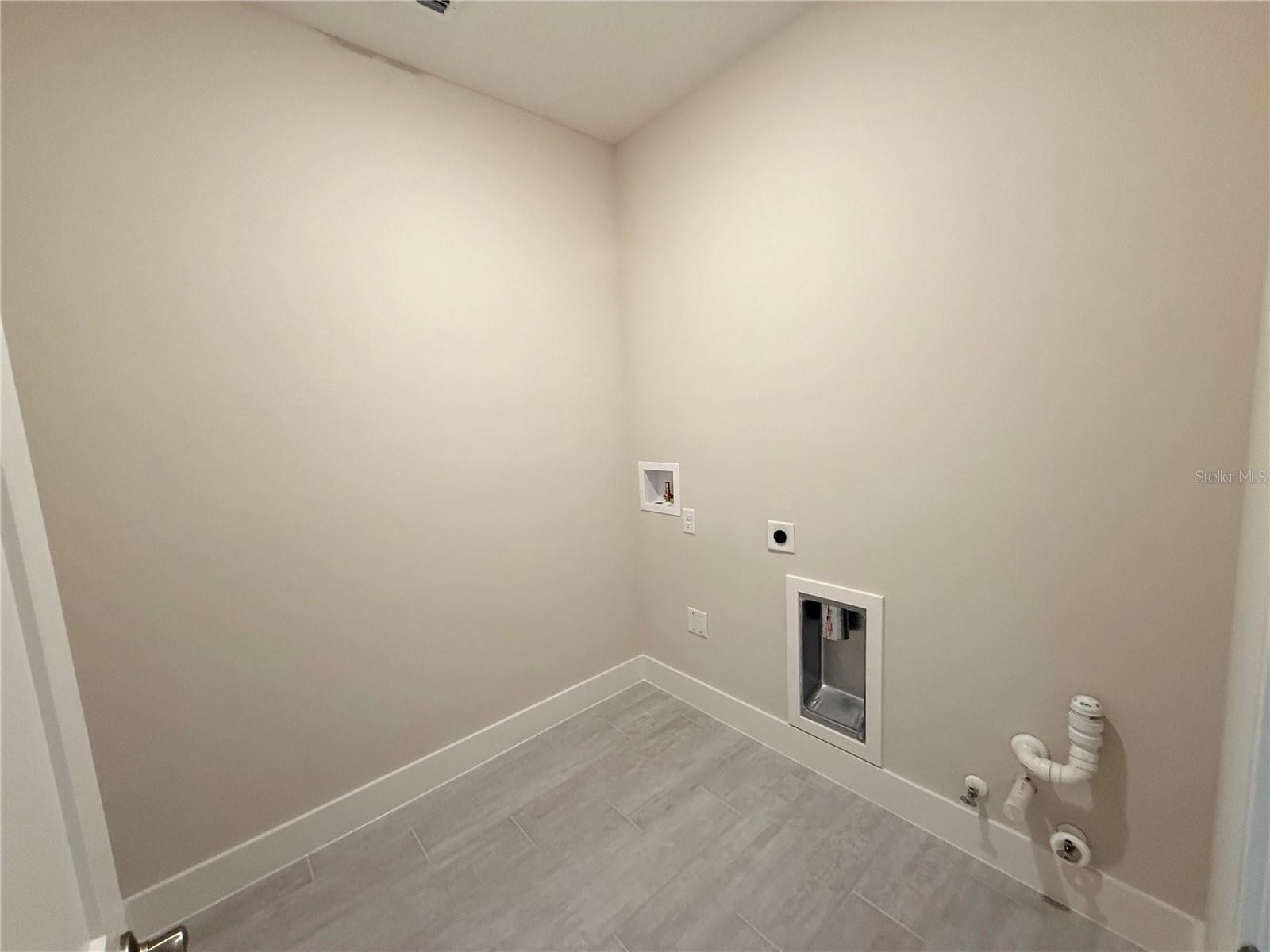 Image 23 of 30 For 3041 Adrian Drive