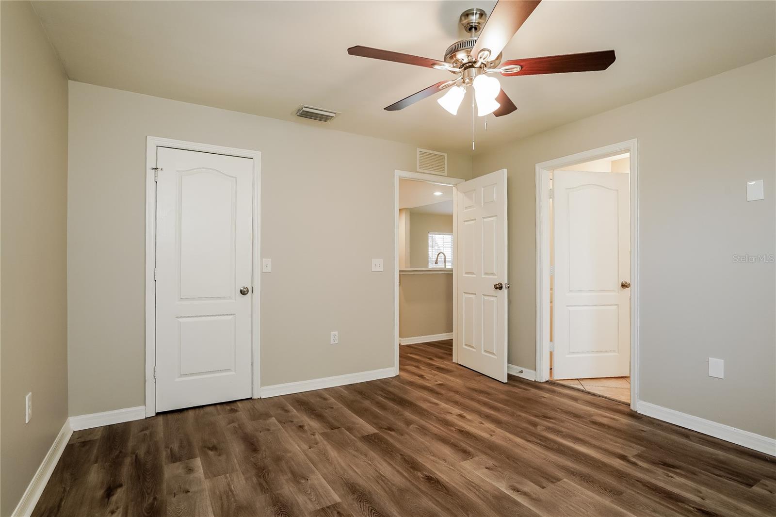 Image 10 of 16 For 747 7th Avenue
