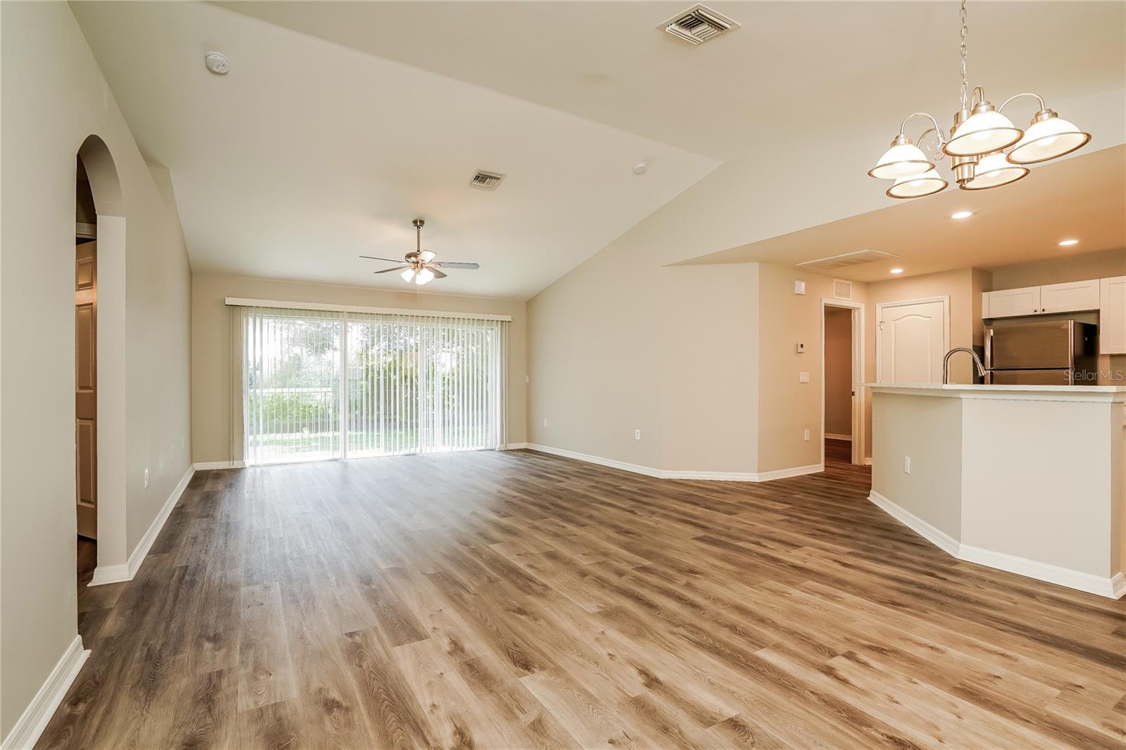 Image 4 of 16 For 747 7th Avenue