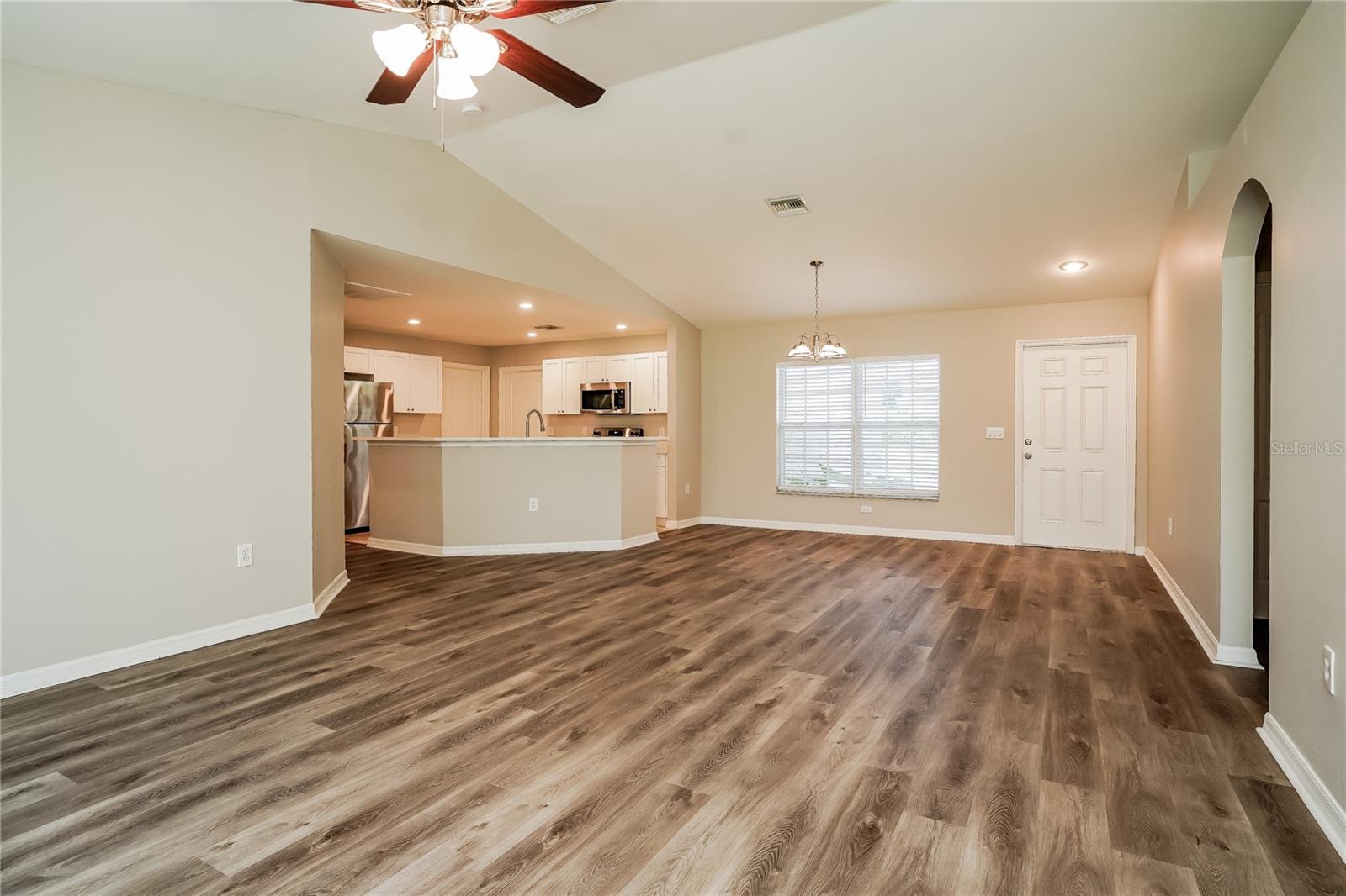 Image 5 of 16 For 747 7th Avenue
