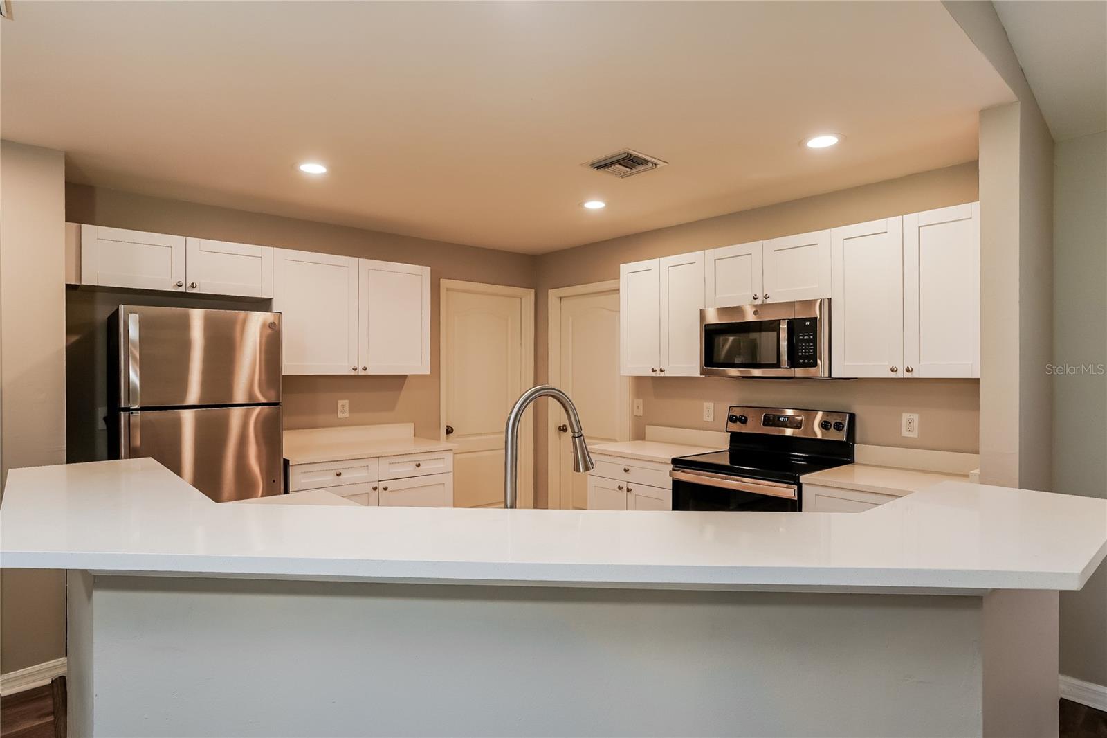 Image 6 of 16 For 747 7th Avenue