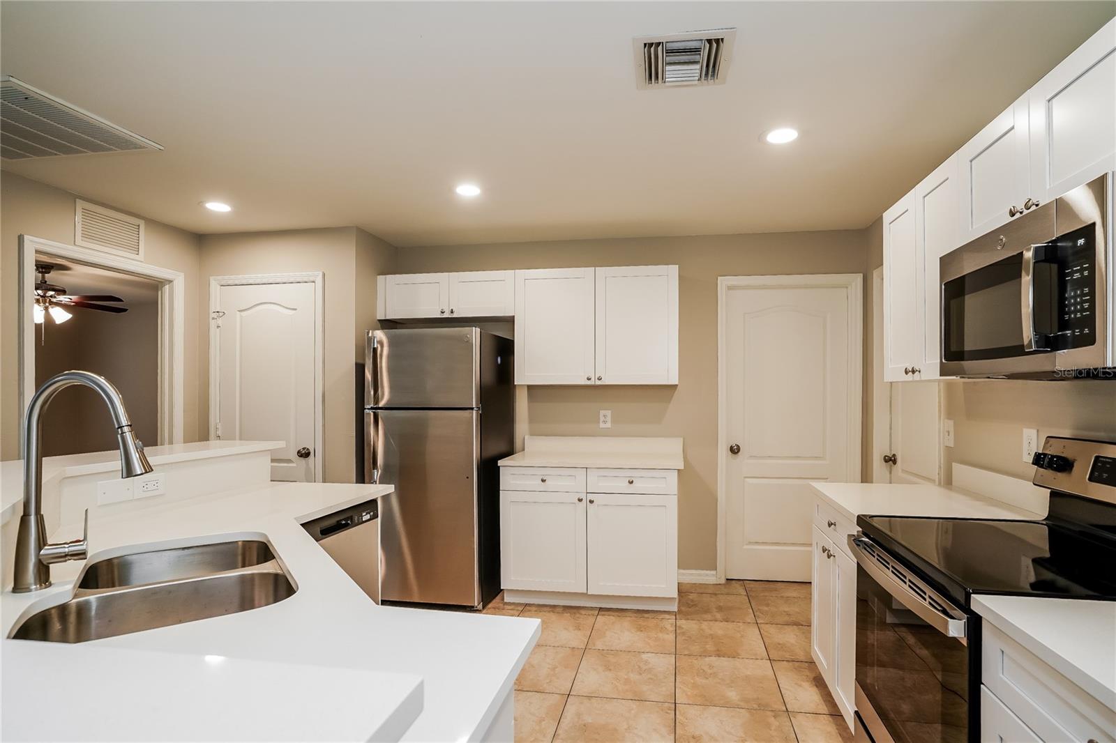 Image 7 of 16 For 747 7th Avenue