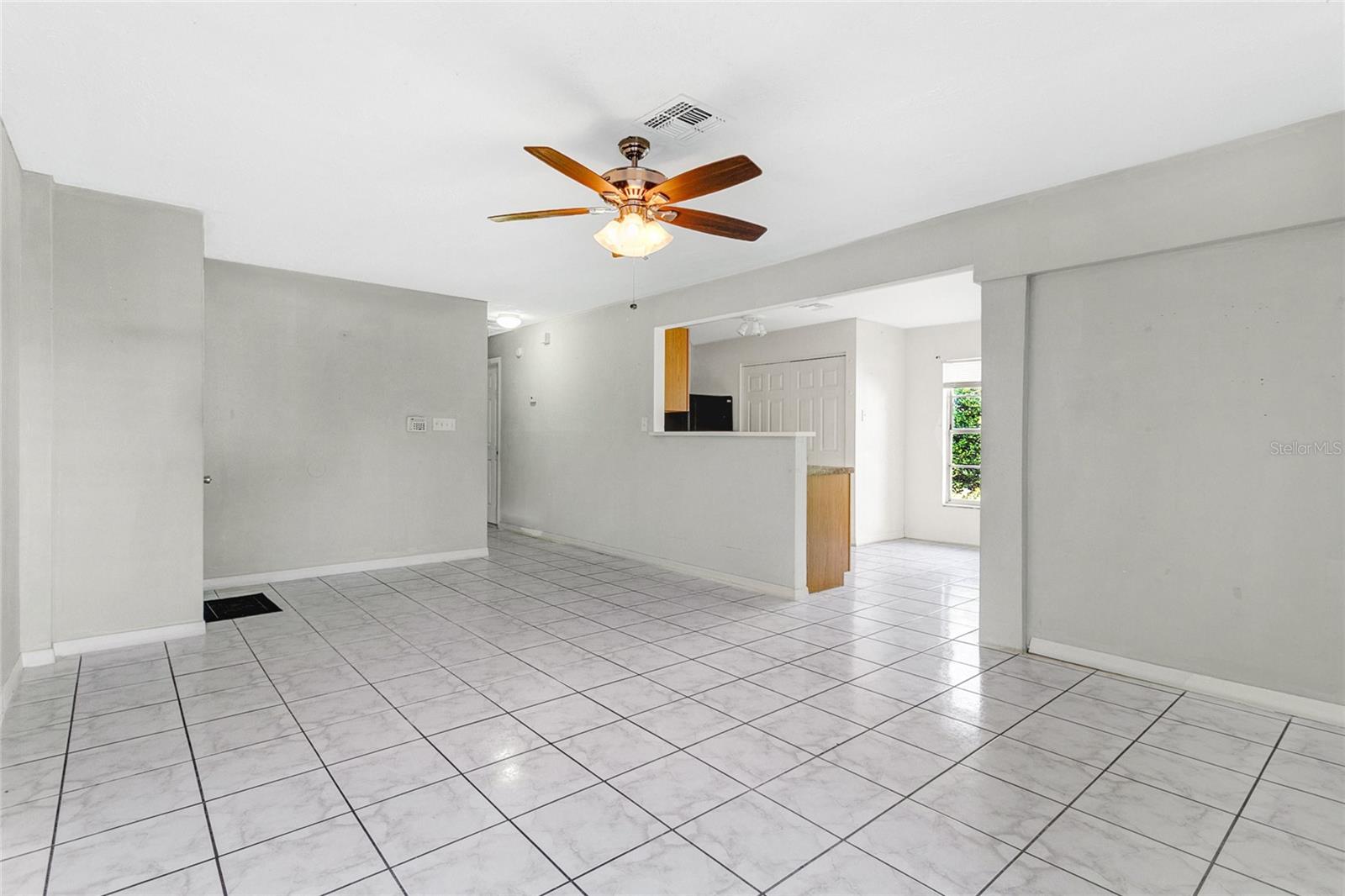 Image 4 of 28 For 448 Ball Court