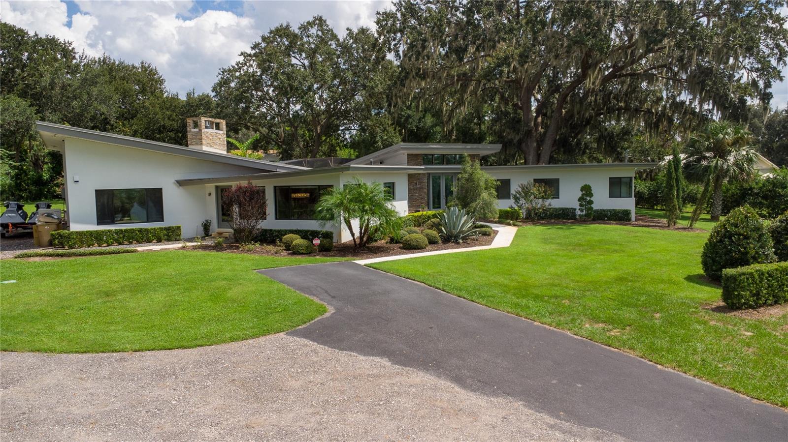 Image 44 of 80 For 12550 Lakeshore Drive