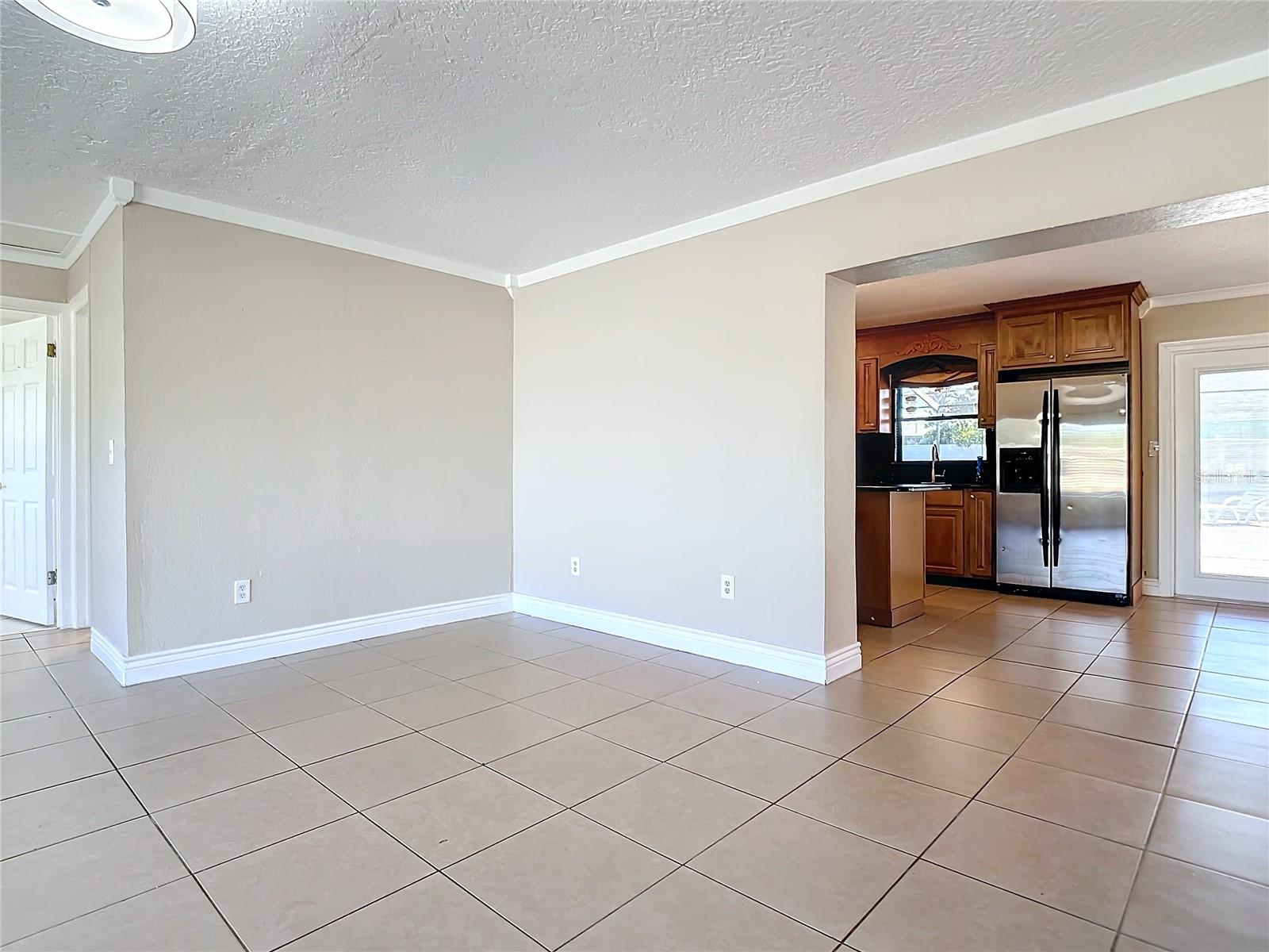 Image 14 of 56 For 1037 Poinsetta Street
