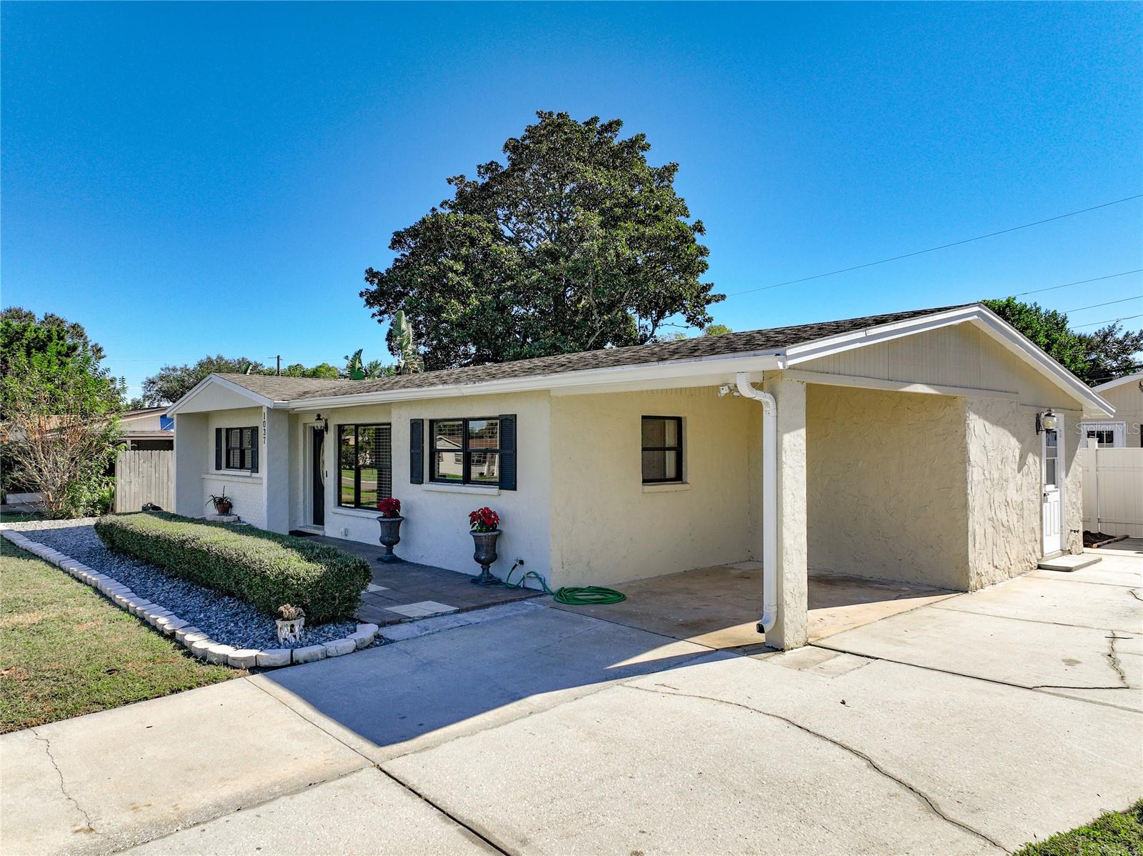 Image 4 of 56 For 1037 Poinsetta Street