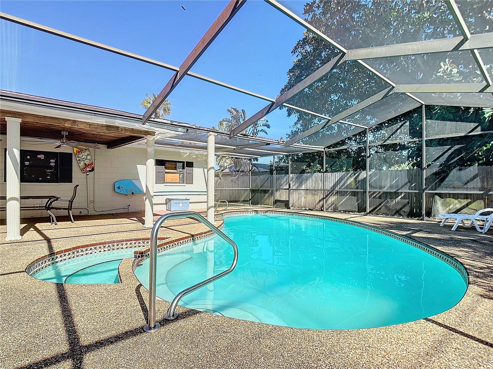 Image 41 of 56 For 1037 Poinsetta Street