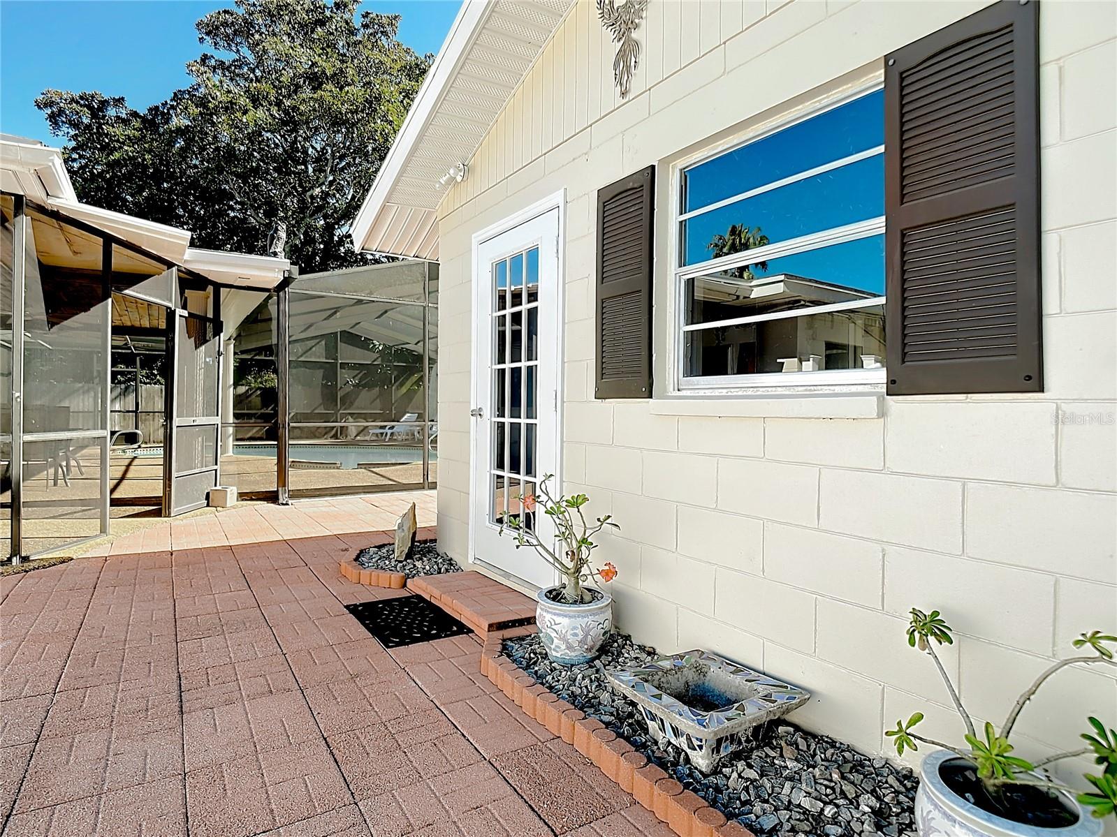 Image 42 of 56 For 1037 Poinsetta Street