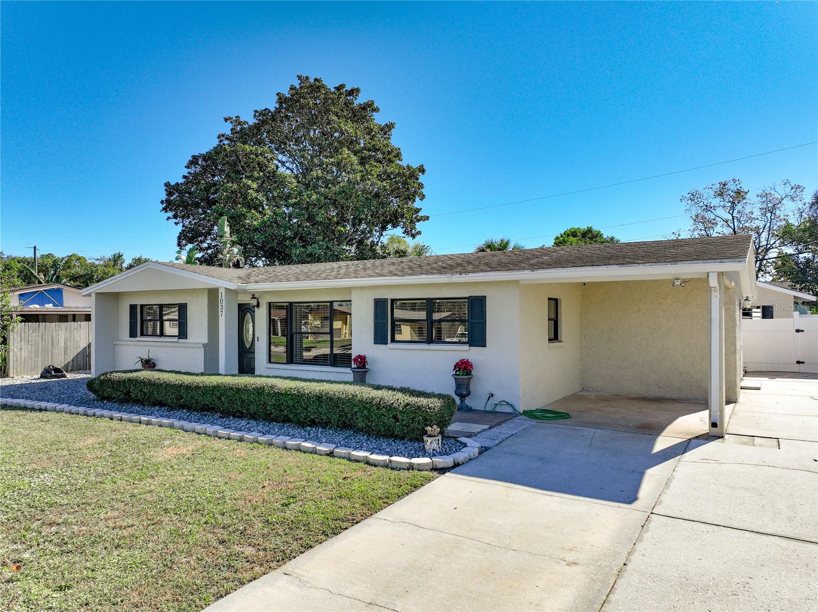 Image 6 of 56 For 1037 Poinsetta Street