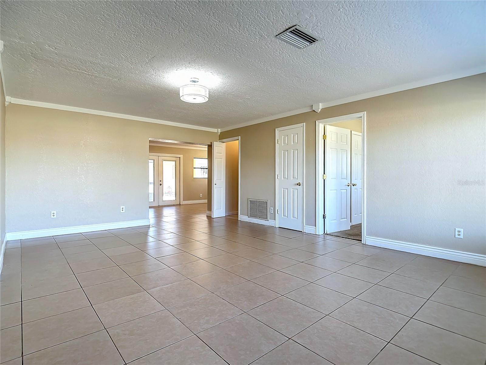 Image 8 of 56 For 1037 Poinsetta Street