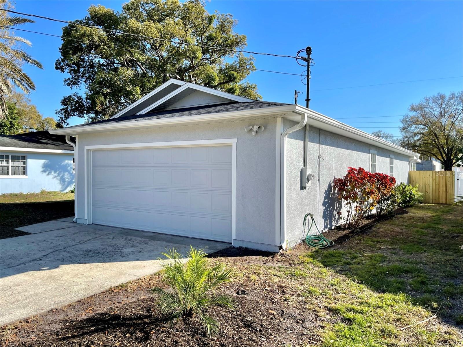 Listing photo id 27 for 3120 Grace Street