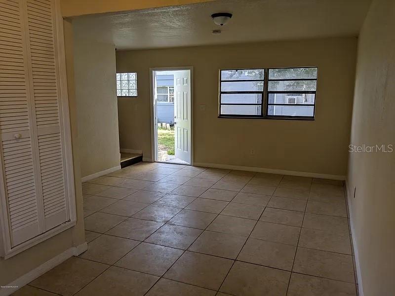 Image 4 of 12 For 1081 De Leon Avenue