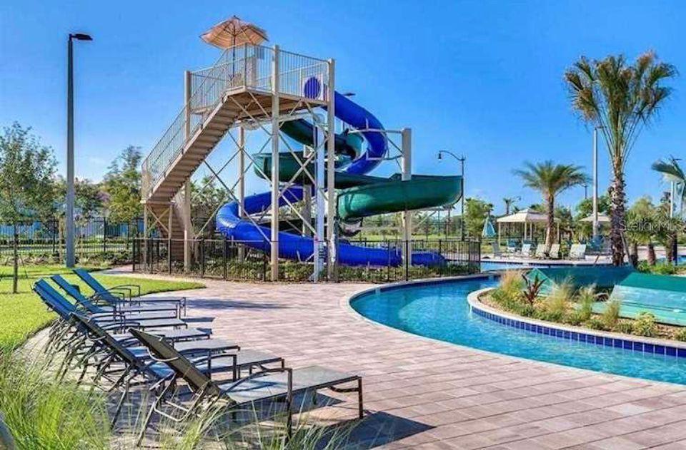 Listing photo id 23 for 3120 Paradox Circle 304