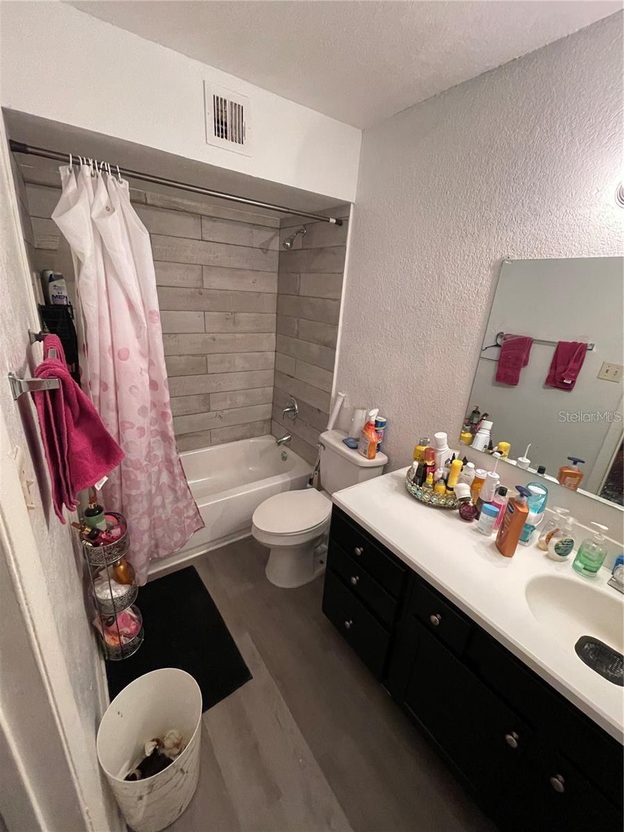Image 2 of 12 For 5635 Devonbriar Way 103