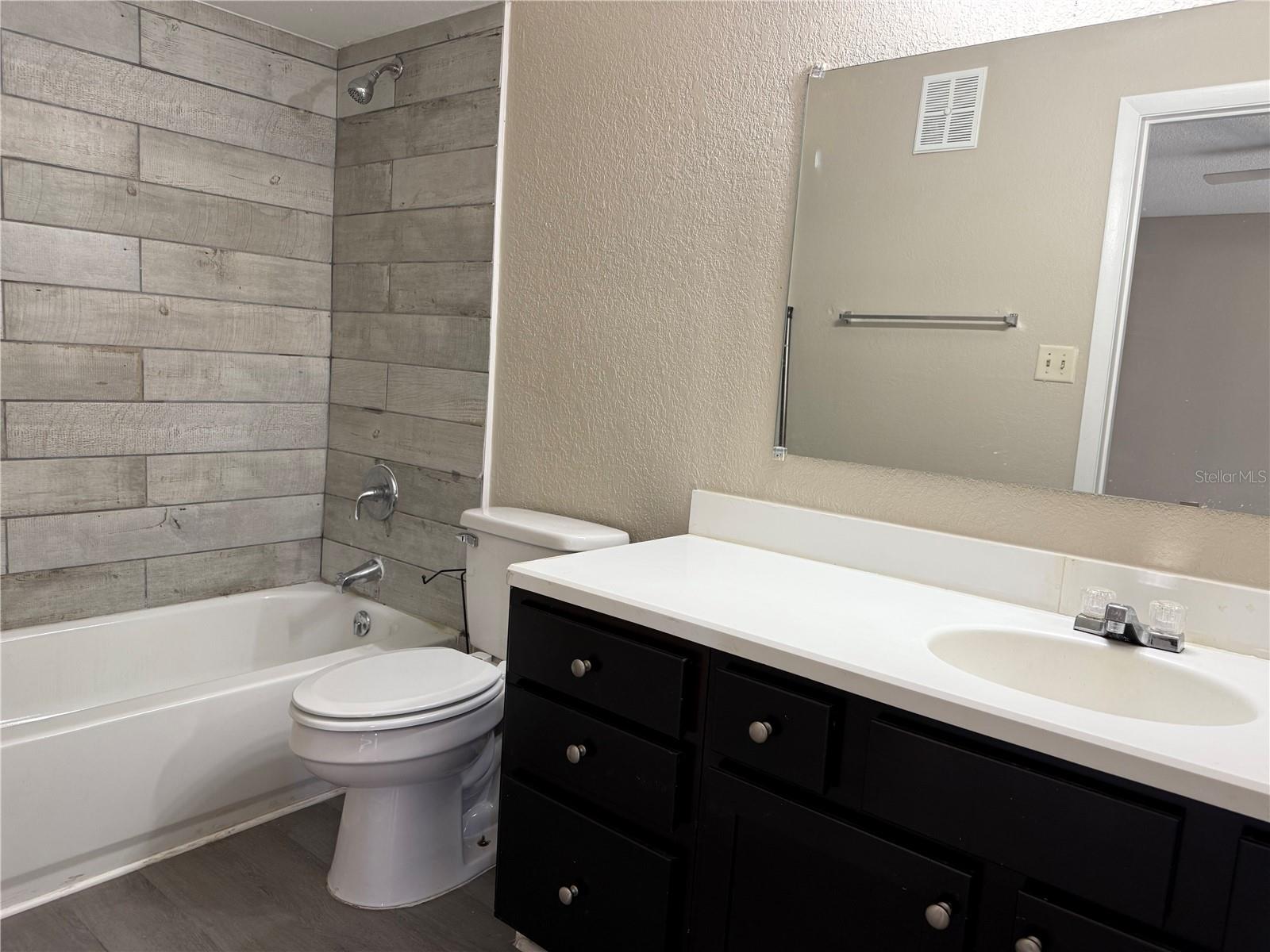 Image 7 of 12 For 5635 Devonbriar Way 103