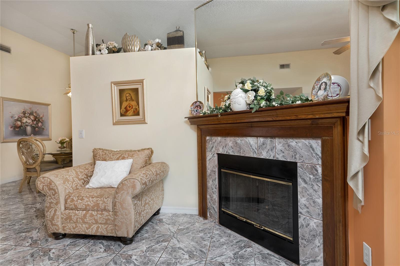 Image 21 of 31 For 553 Whittingham Place