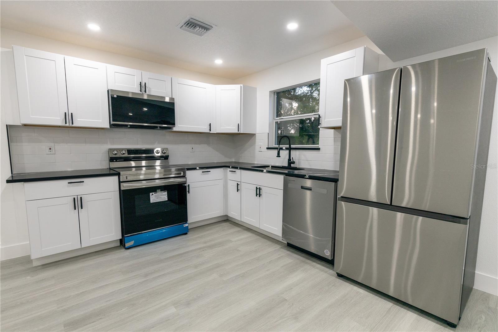 Image 4 of 13 For 3149 Washington Street