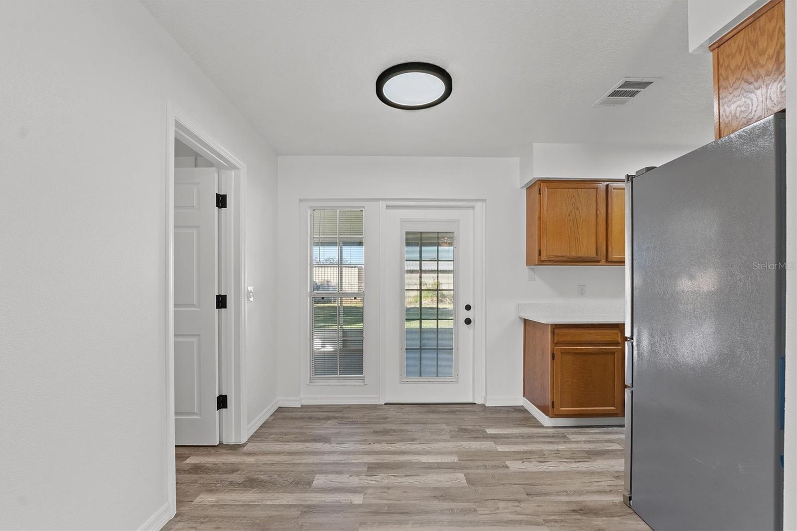 Image 19 of 35 For 2588 Sun Acres Boulevard