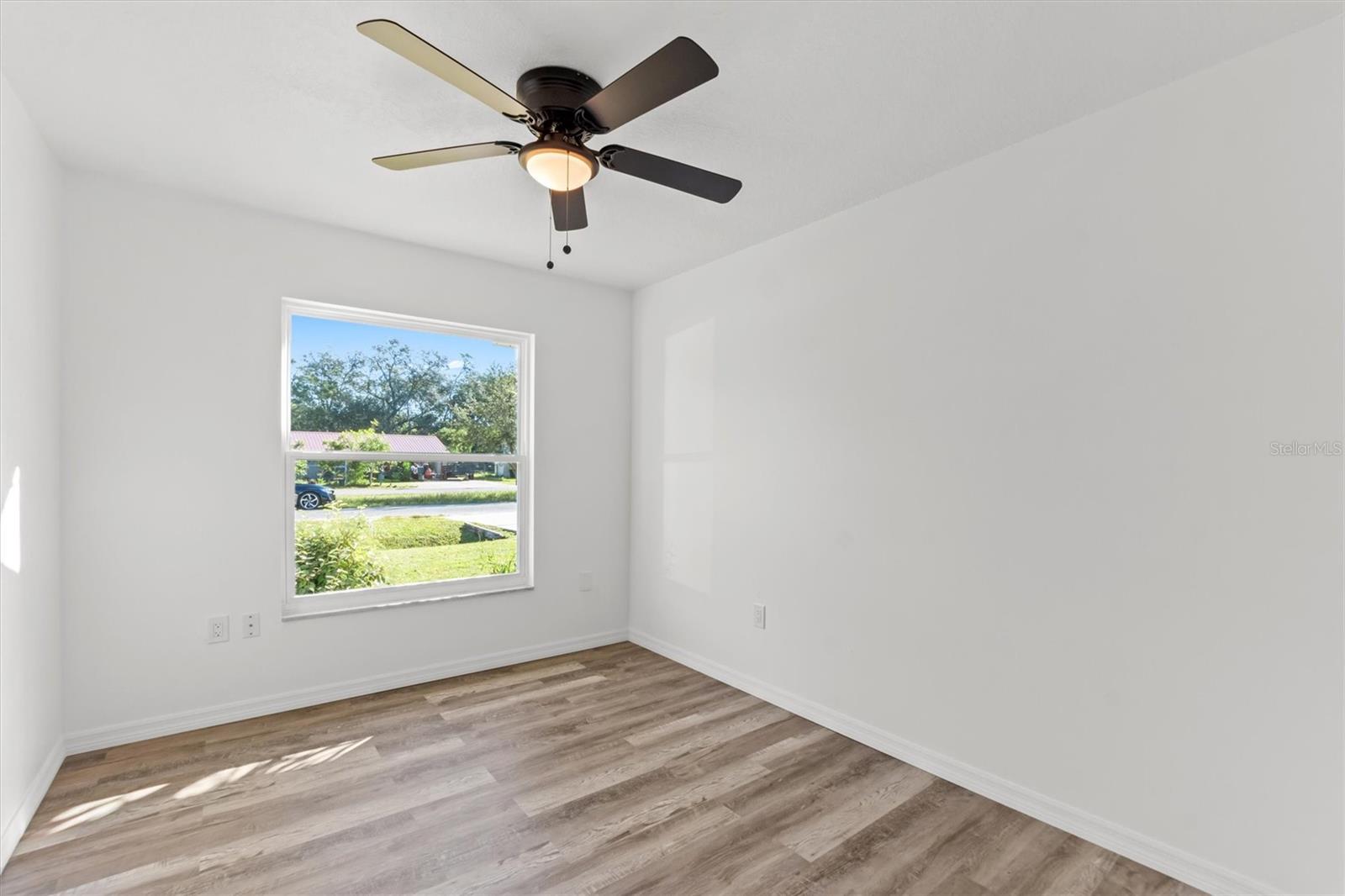 Image 9 of 35 For 2588 Sun Acres Boulevard