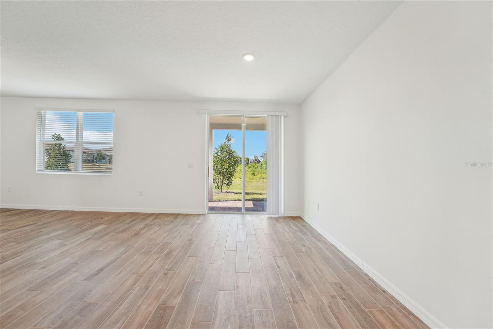 Image 11 of 39 For 1124 Griffon Avenue