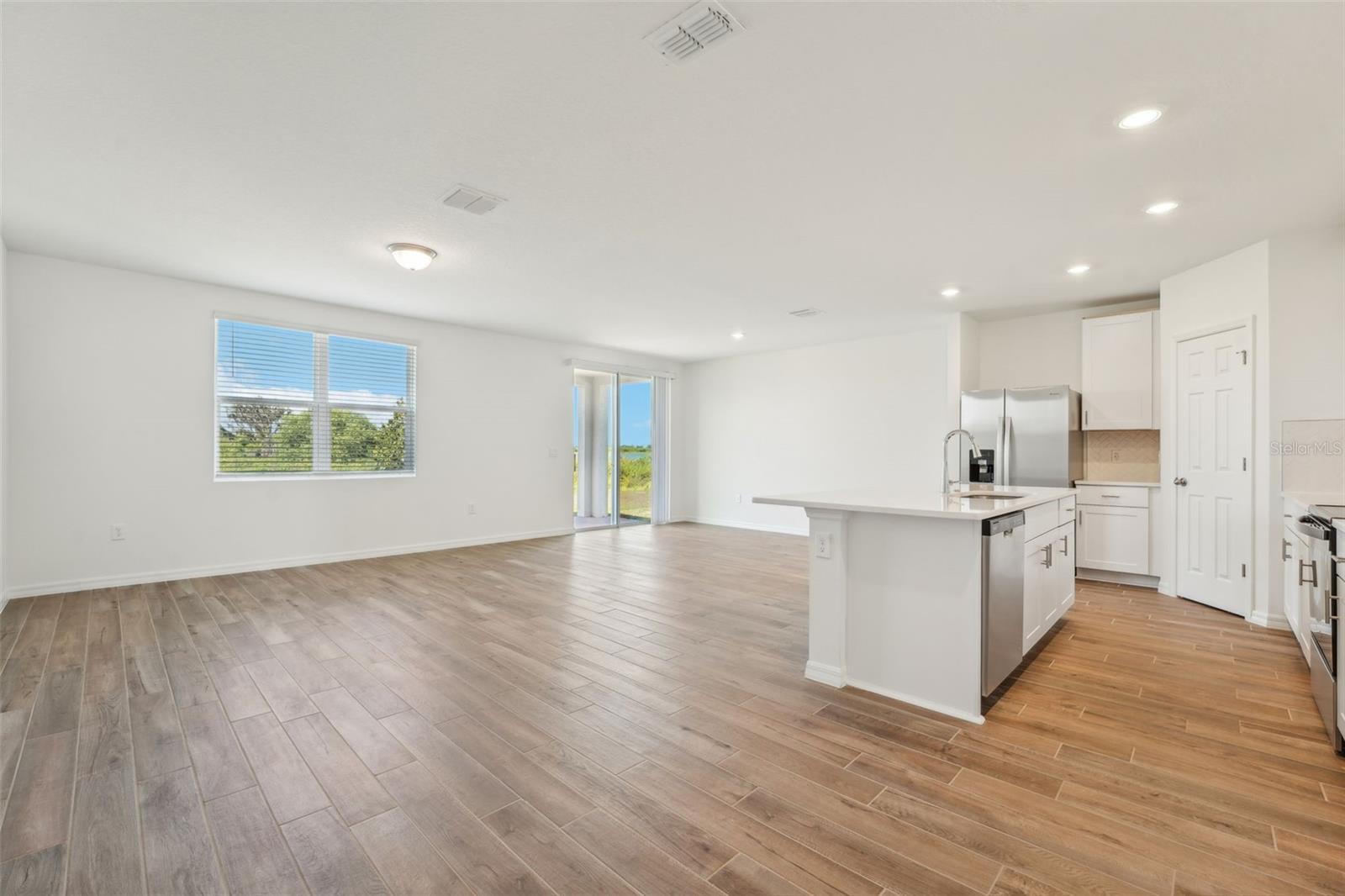 Image 12 of 39 For 1124 Griffon Avenue